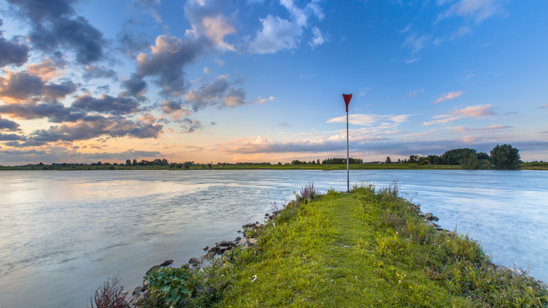 An image depicting the trail De Bijland, Overnachtingshaven Spijk and De Rijnstrangen Loop and its surrounding area.