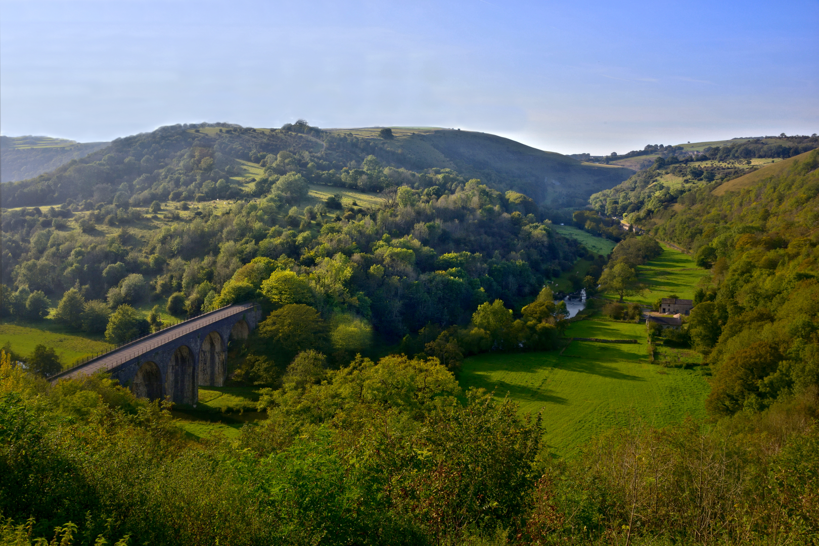 An image depicting the trail Monsal Dale - High Dale - Miller's Dale and Monsal Trail and its surrounding area.