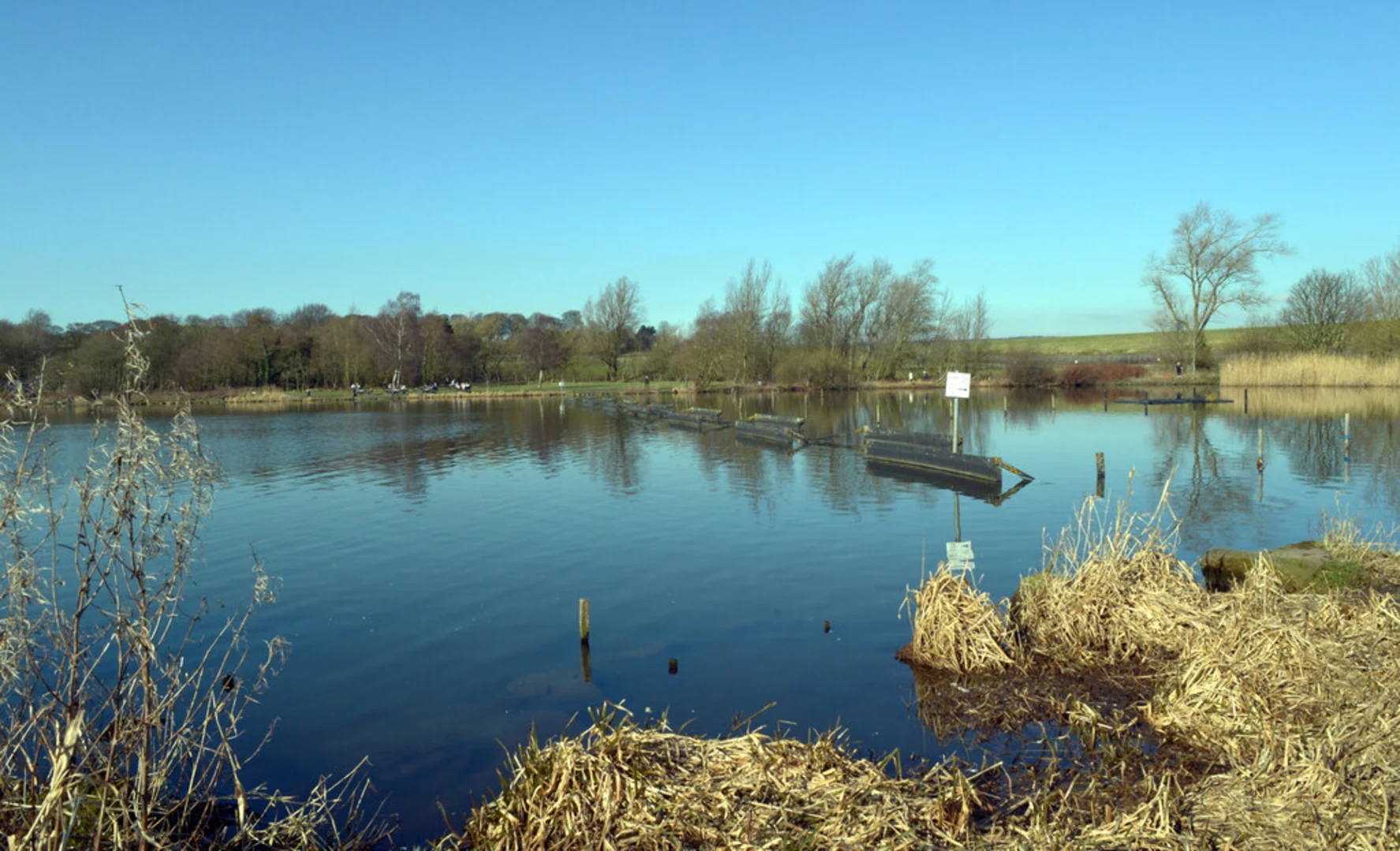 An image depicting the trail Yeadon Tarn Loop and its surrounding area.