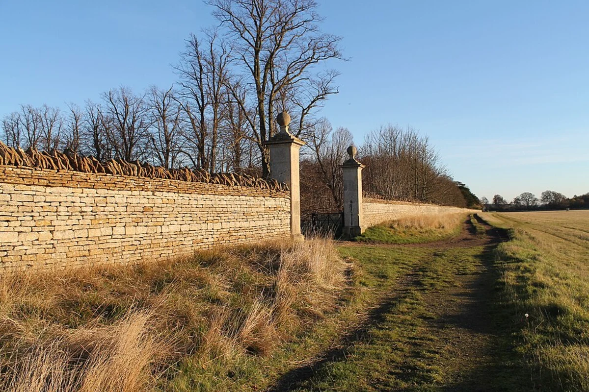 The Park and Hills and Holes National Nature Reserve Loop