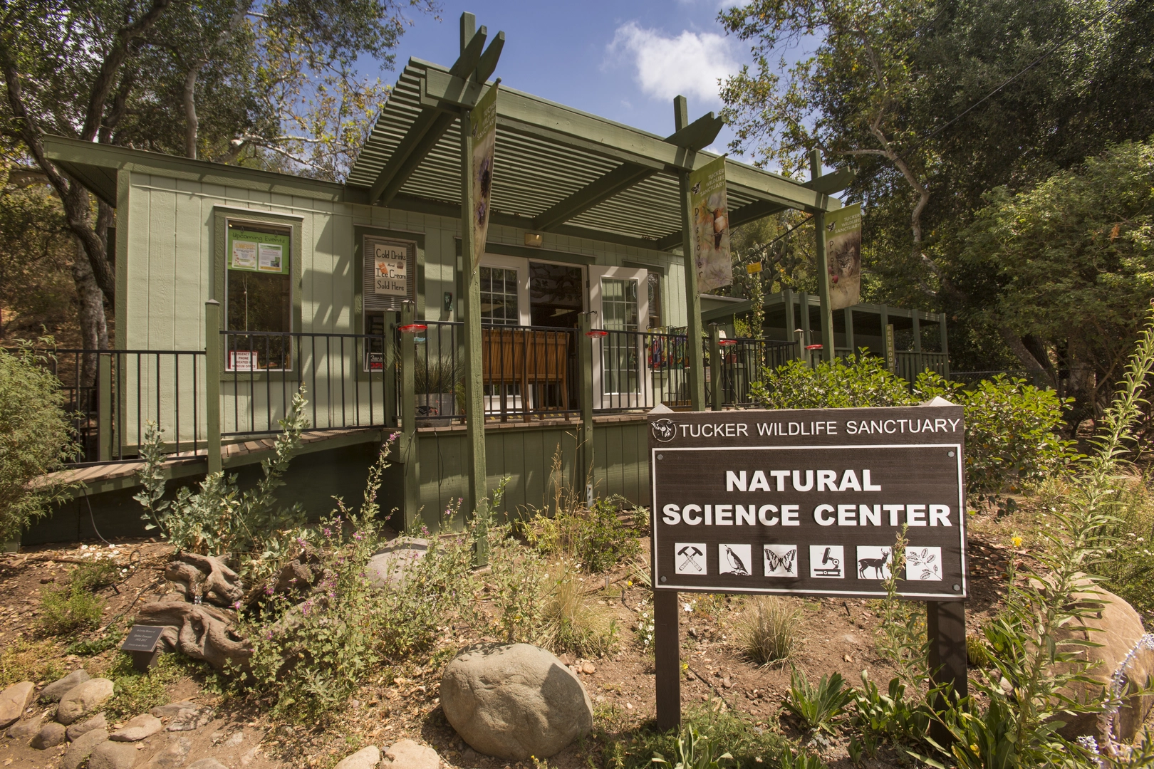 An image depicting the trail Laurel Spring via Harding Truck Trail and its surrounding area.