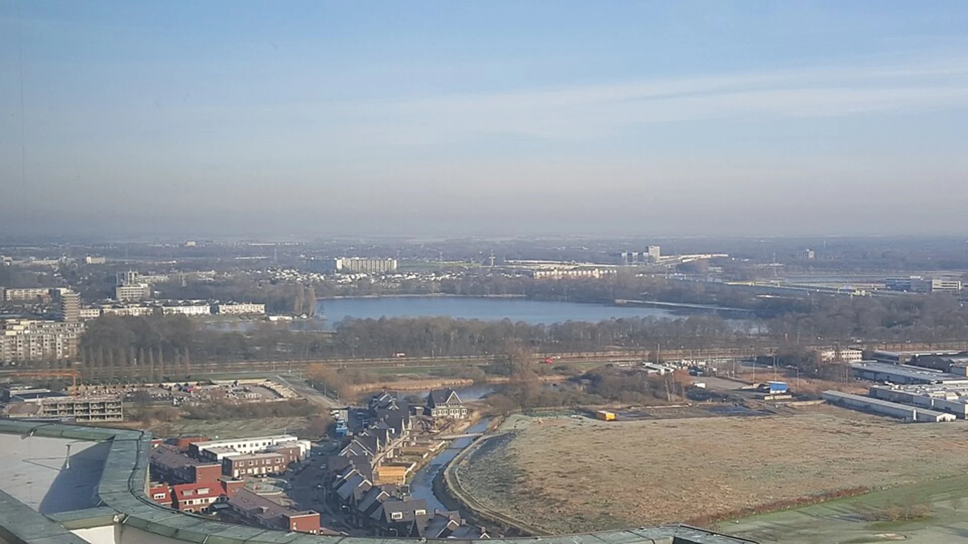 An image depicting the trail Oosterplas and Vogelmeer and Hezenberg Loop and its surrounding area.