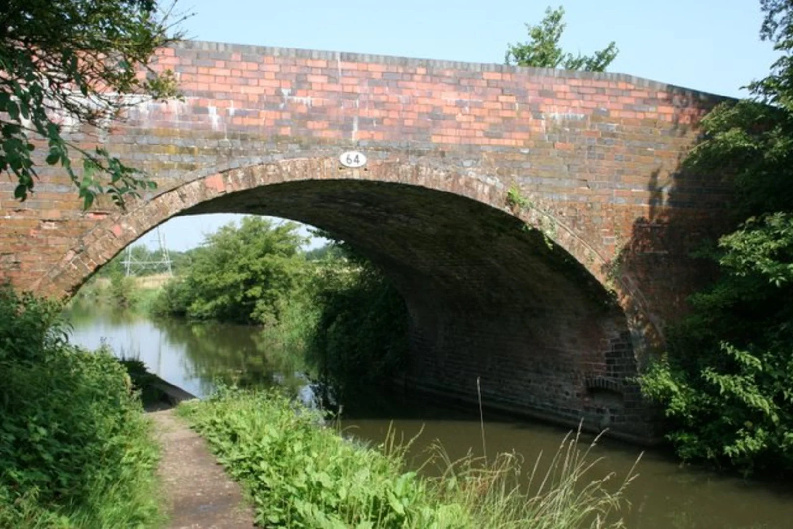 An image depicting the trail Grand Union Canal Path and E2 Hiking Trail Birmingham Loop and its surrounding area.