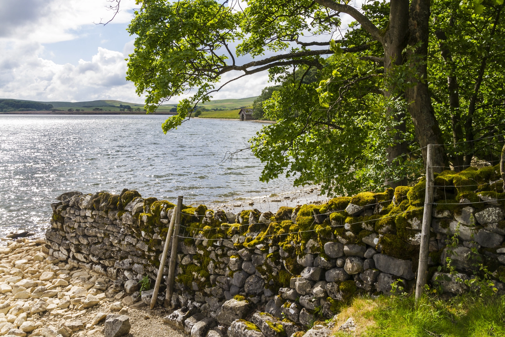 An image depicting the trail Kilnsey - Mastiles Lane - Malham Tarn - Cote Moor and Hawkswick and its surrounding area.