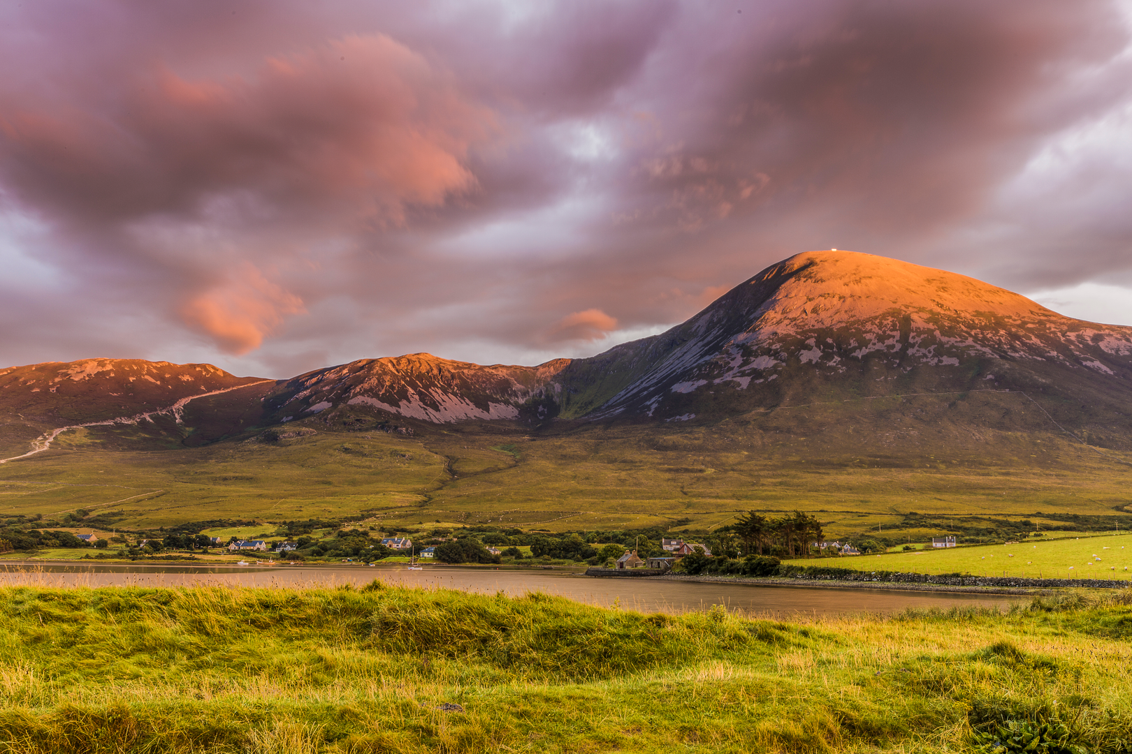 An image depicting the trail Croagh Patrick and Murrisk Trail and its surrounding area.