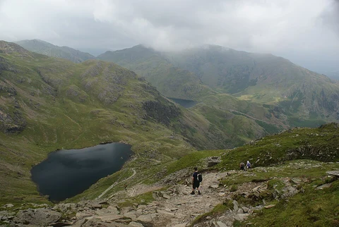An image depicting the trail Old Man of Coniston and Low Water Loop via Walna Scar Road and its surrounding area.