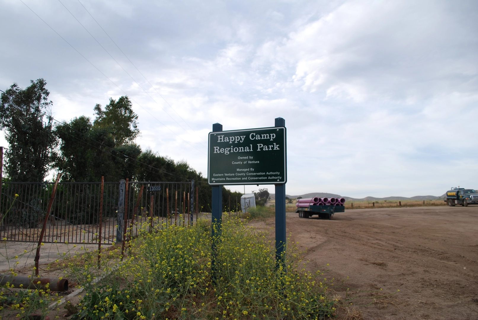 An image depicting the trail Happy Camp Canyon Walk and its surrounding area.