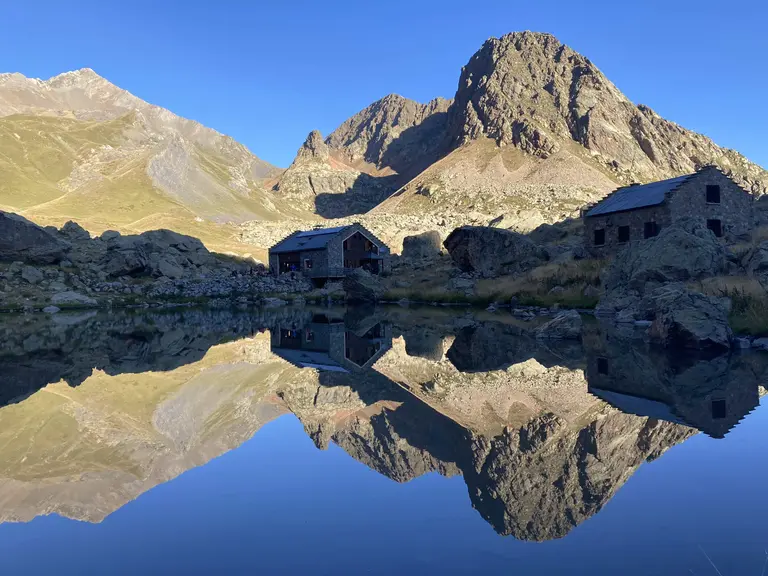 An image depicting the trail GR 54 - Tour of Oisans and Ecrins and its surrounding area.