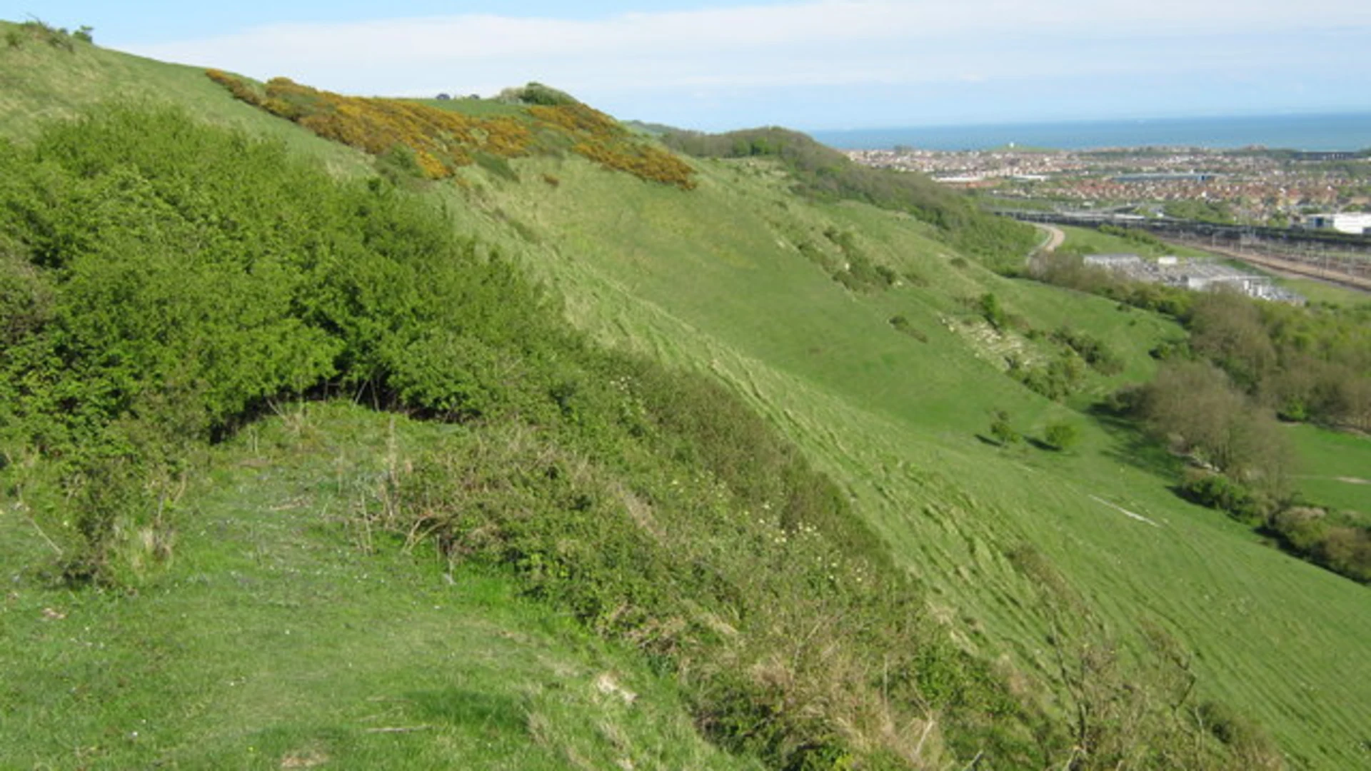 An image depicting the trail Sandling to Canterbury Road via Heane Wood and Round Hill and its surrounding area.