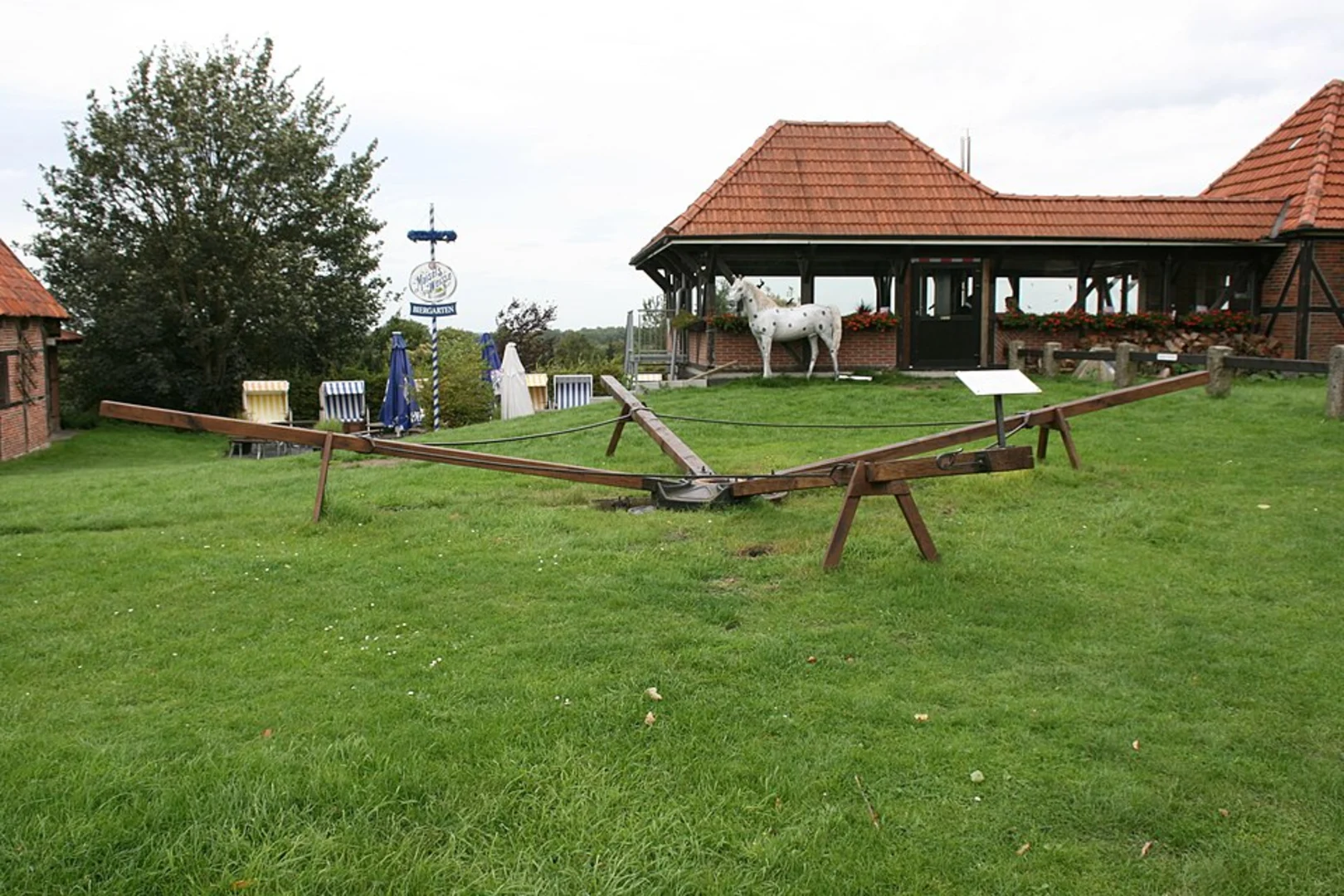 An image depicting the trail Düstere Stiege and WNW Twente Gildehaus Loop and its surrounding area.
