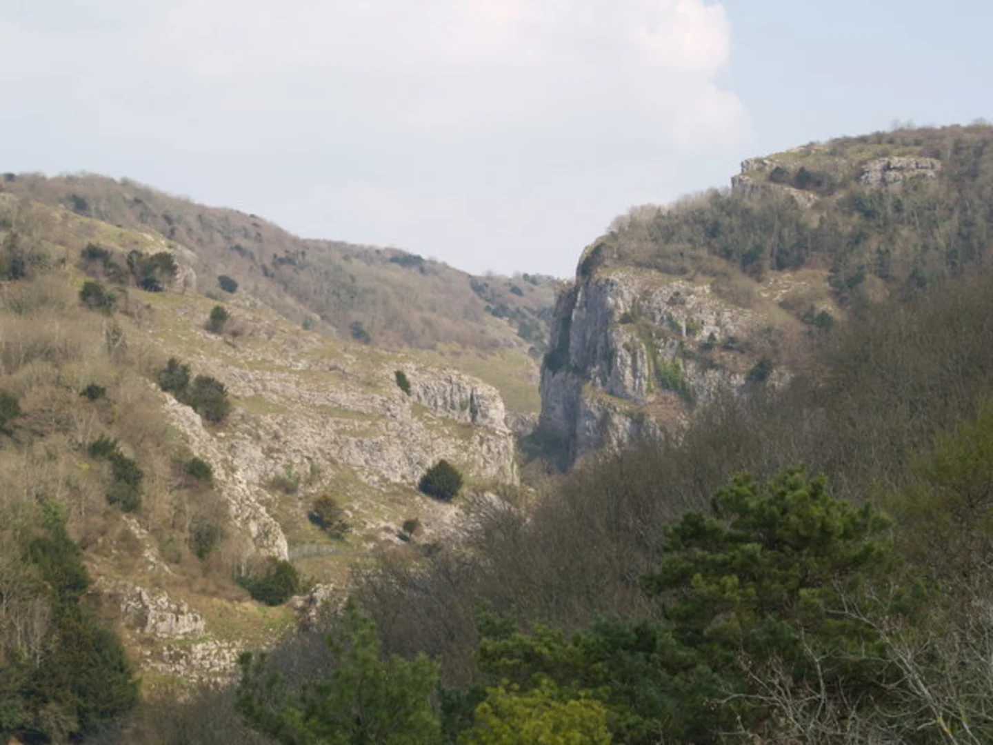 An image depicting the trail Cheddar Loop vi Middledown Nature Reserve and its surrounding area.