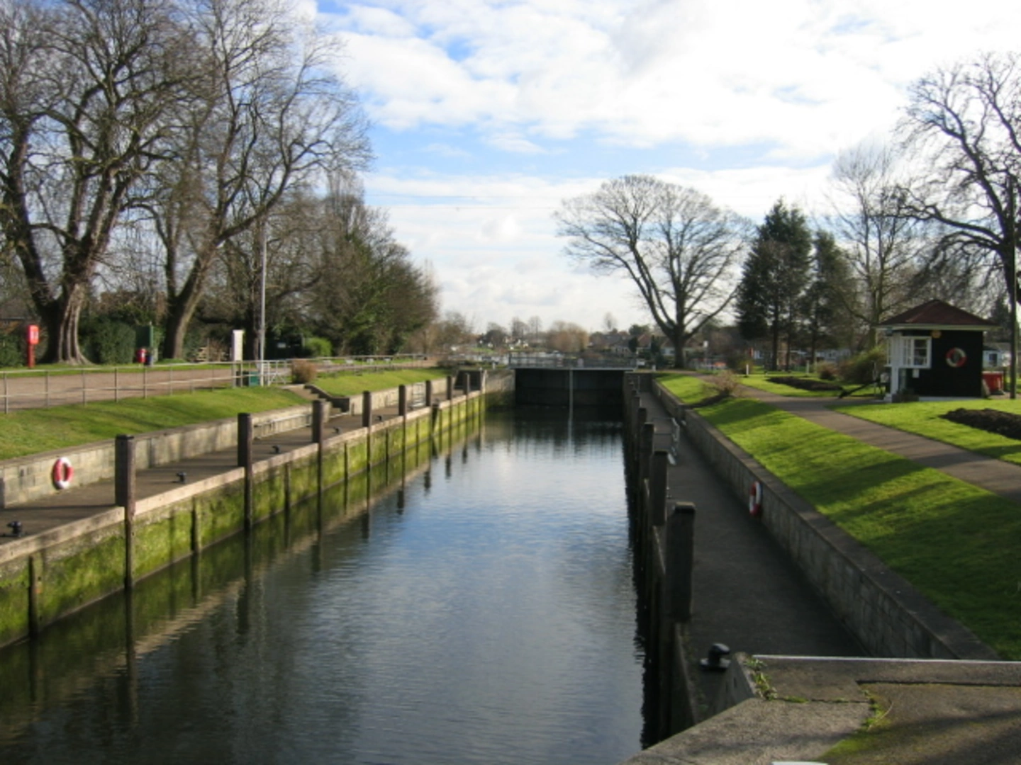 An image depicting the trail Laleham and Penton Hook Island Walk and its surrounding area.