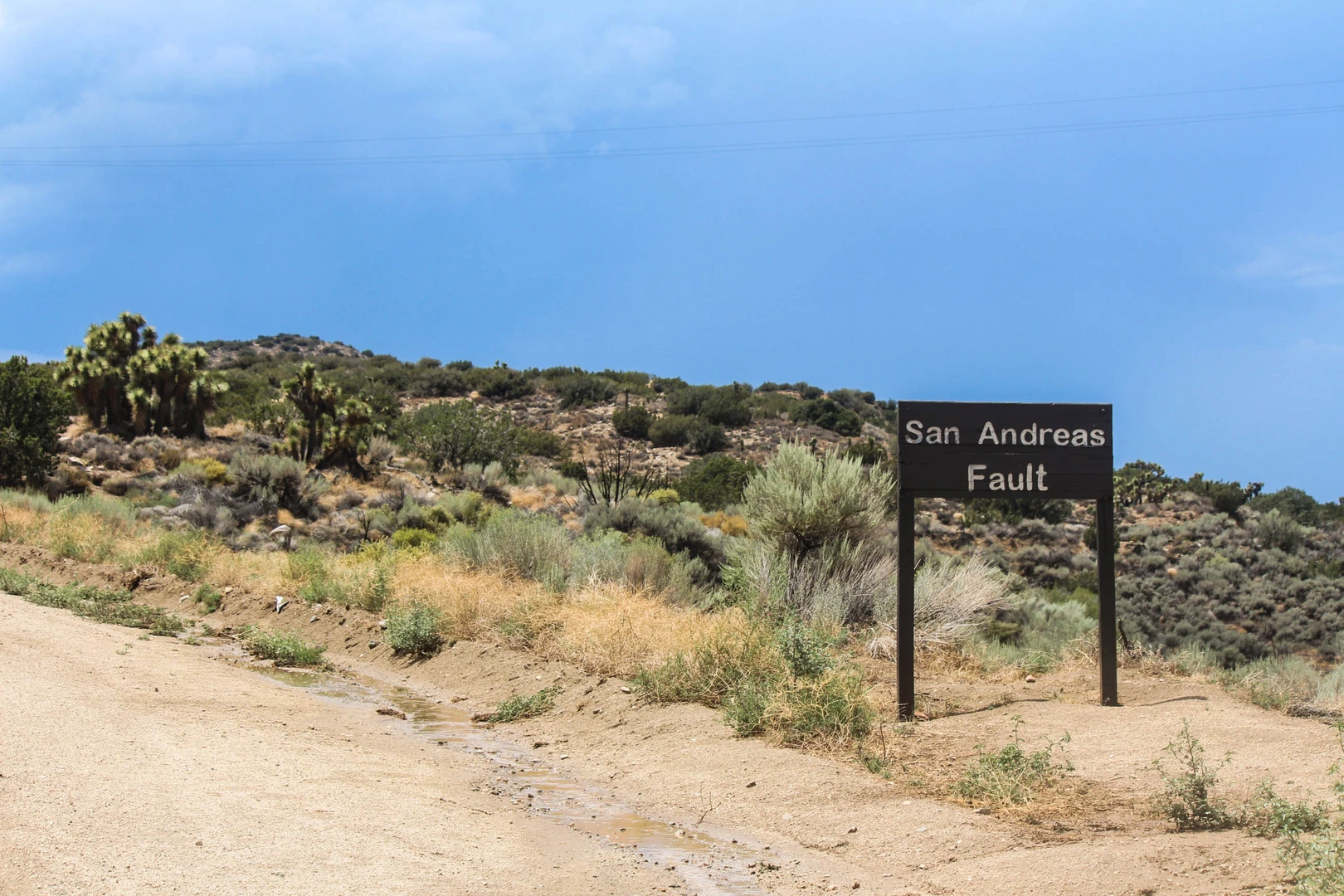 An image depicting the trail Hot Spot Loop Trail and San Andreas Fault Interpretive Trail and its surrounding area.