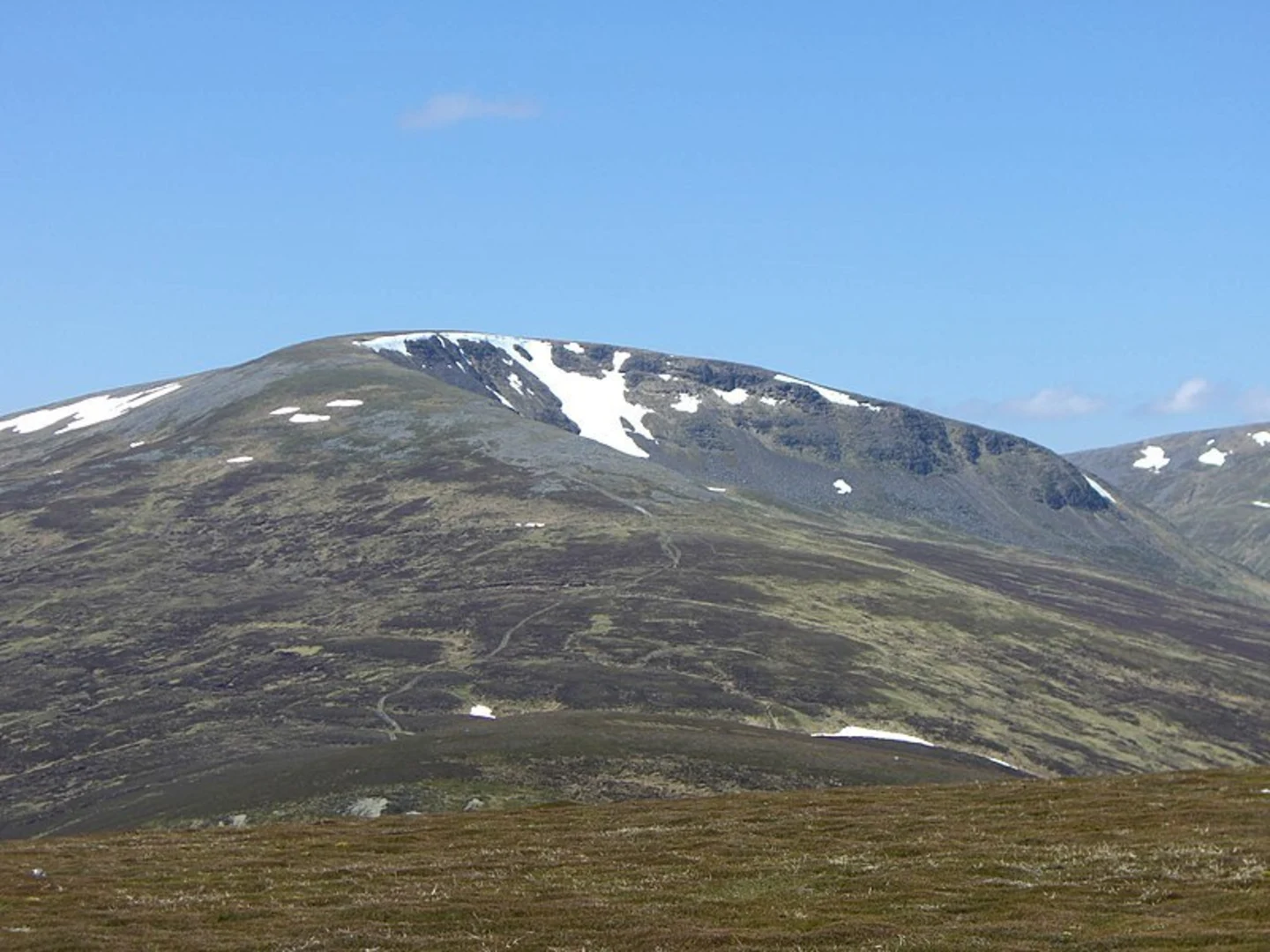 An image depicting the trail Sgàirneach Mhòr and its surrounding area.