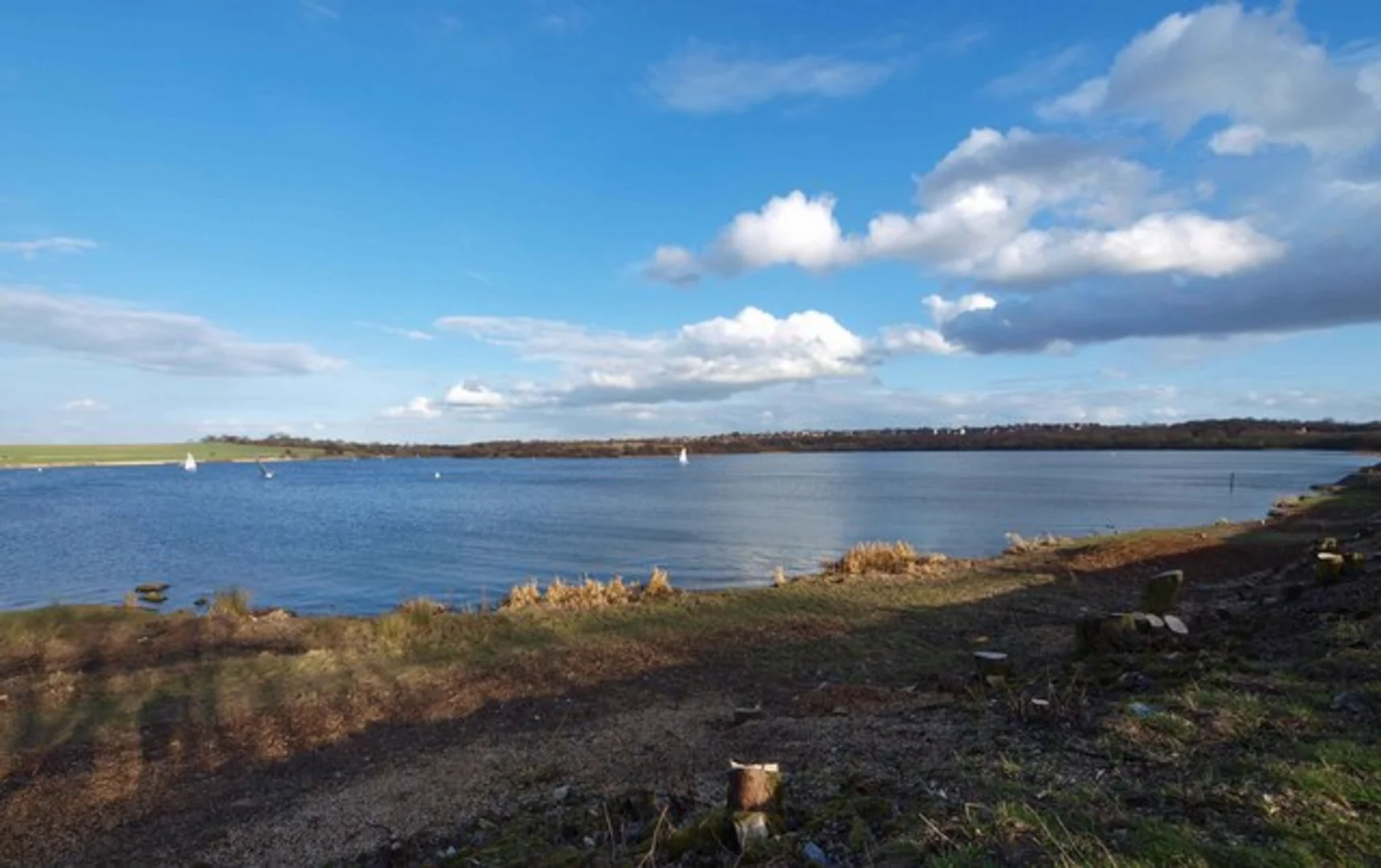 An image depicting the trail Wintersett Reservoir via Lakeside Walk and its surrounding area.