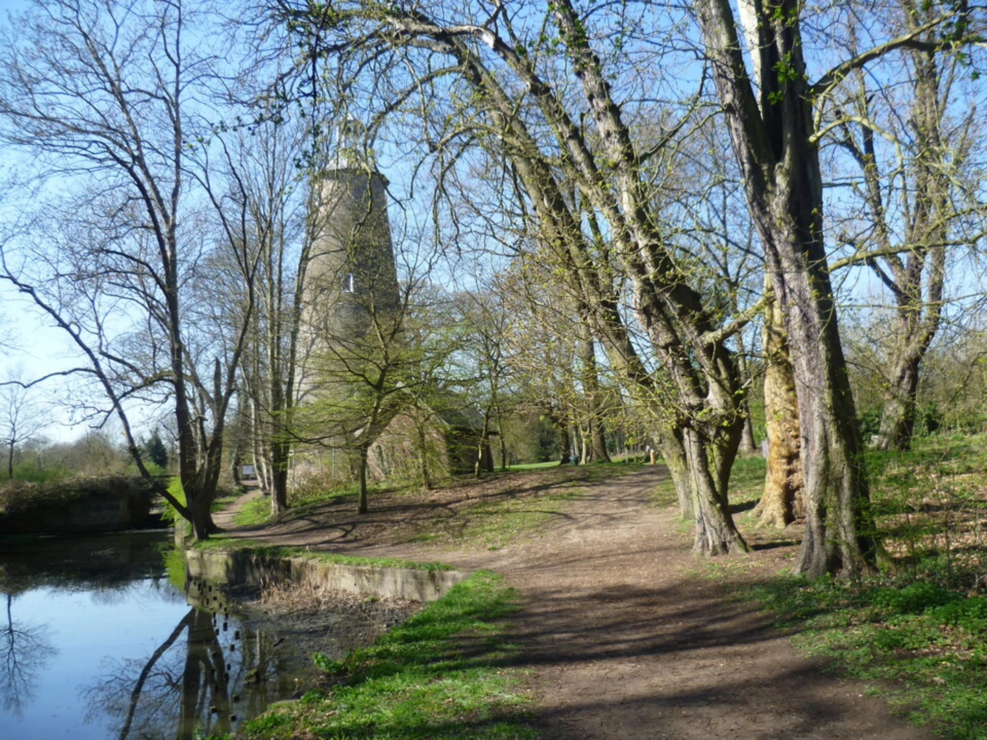 An image depicting the trail Crane Park and its surrounding area.