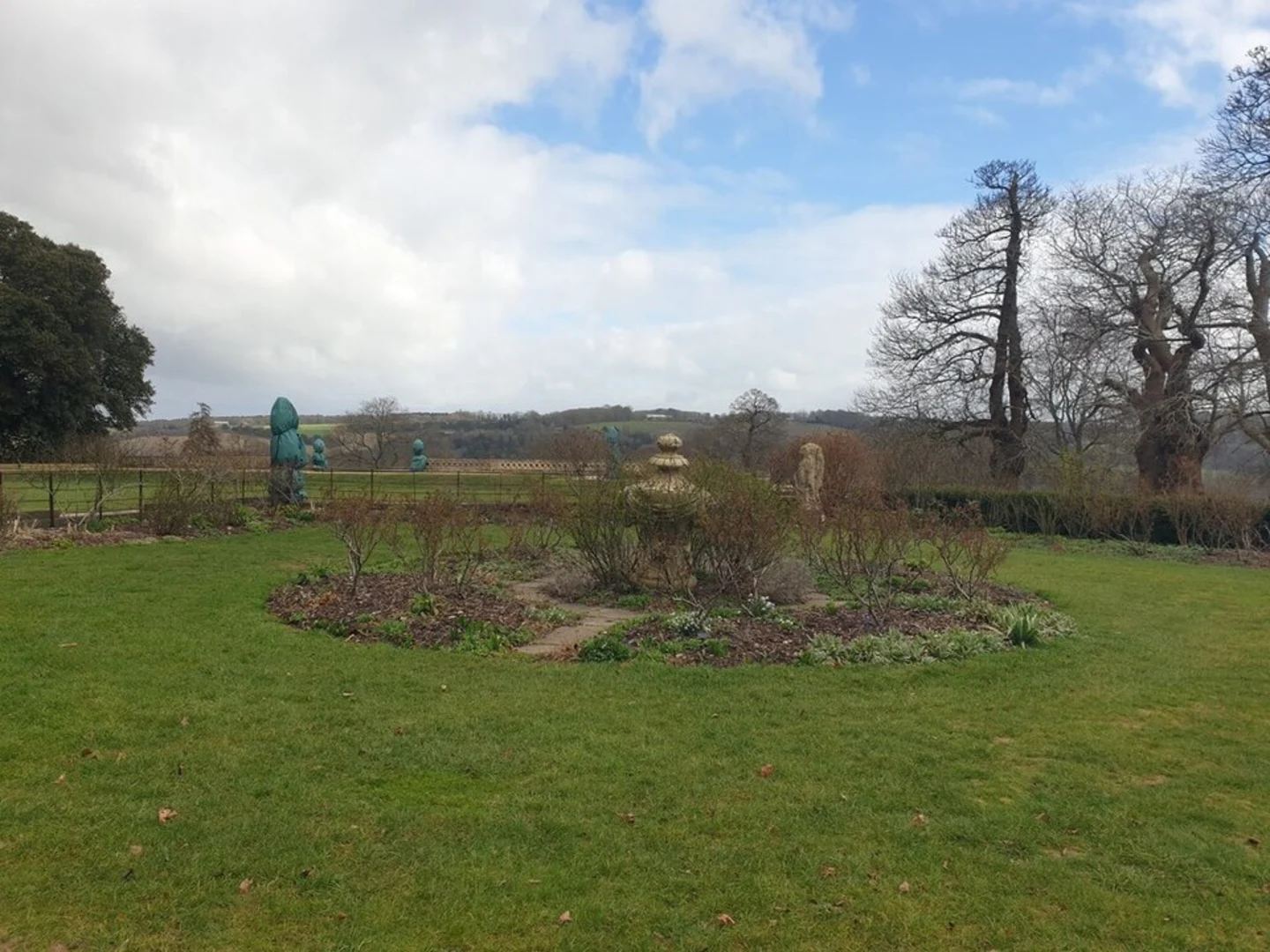An image depicting the trail Basildon Park Loop and its surrounding area.