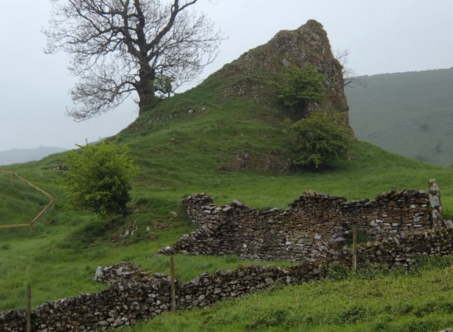 An image depicting the trail Hartington and Pilsbury Loop via Pilsbury Castle and its surrounding area.