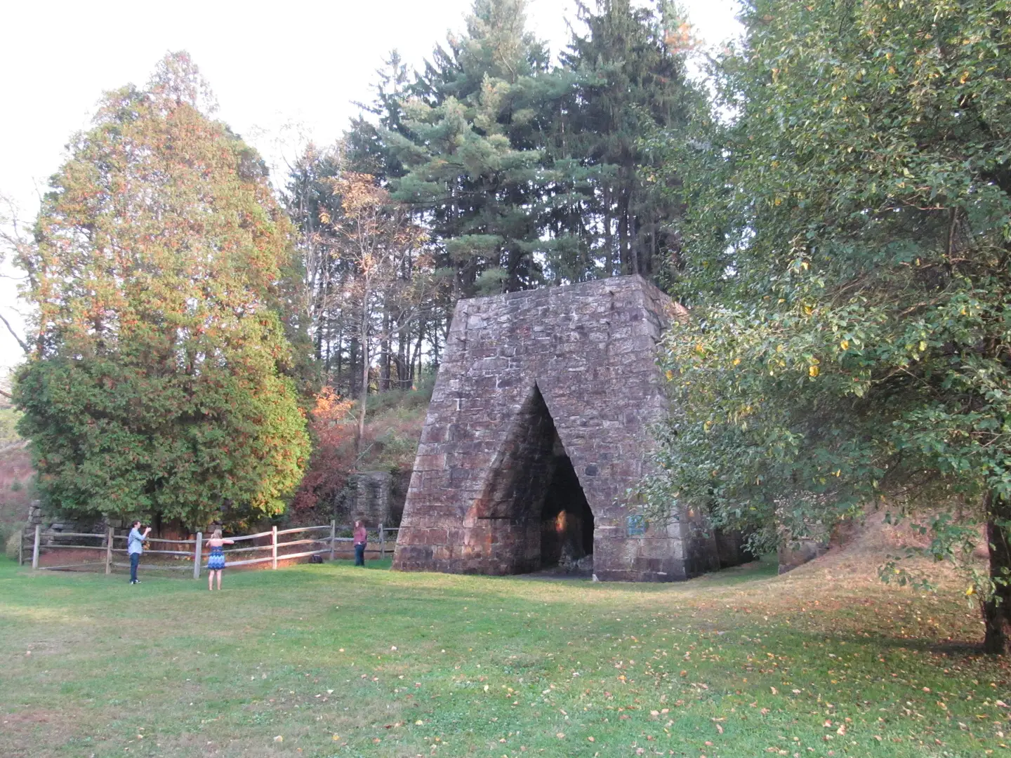 An image depicting the trail Broad Mountain Loop Trail and its surrounding area.