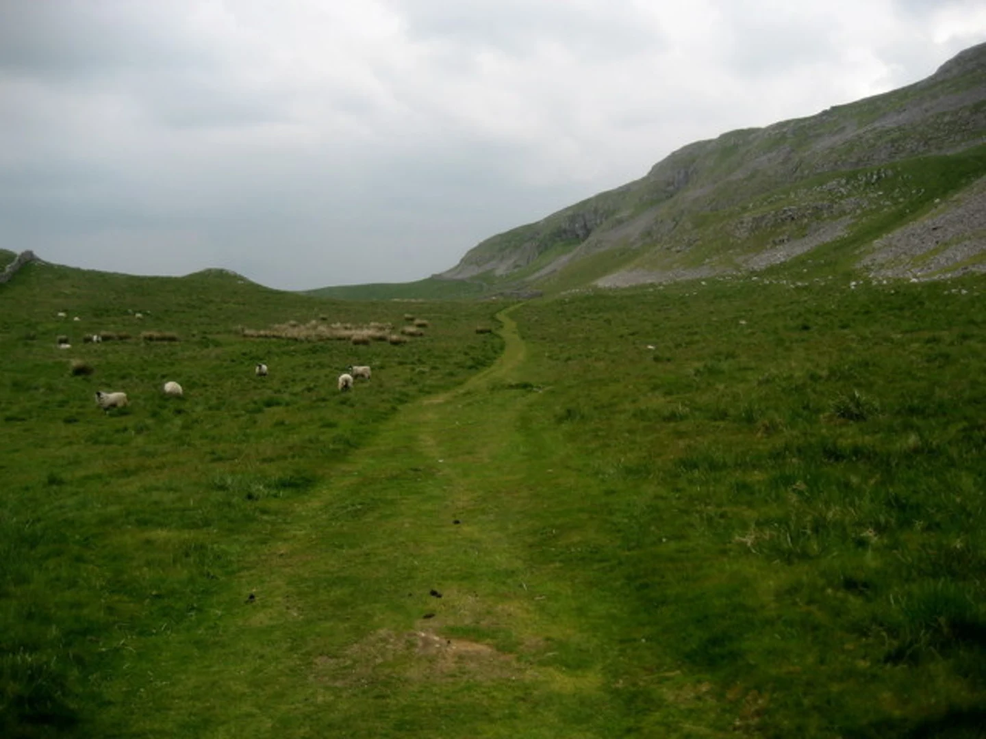 An image depicting the trail Settle Loop in North Yorkshire and its surrounding area.