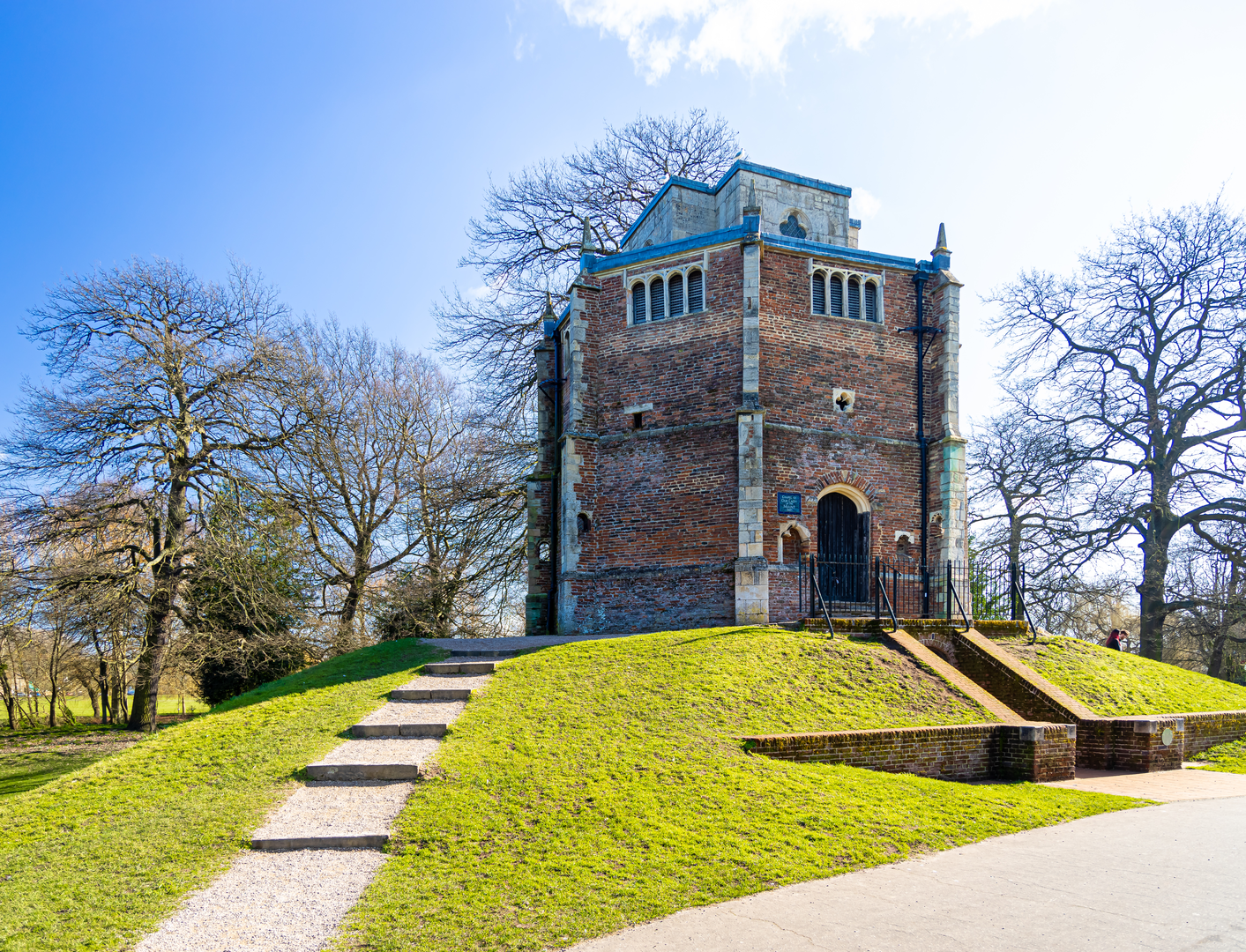 An image depicting the trail Peter Scott Walk and its surrounding area.