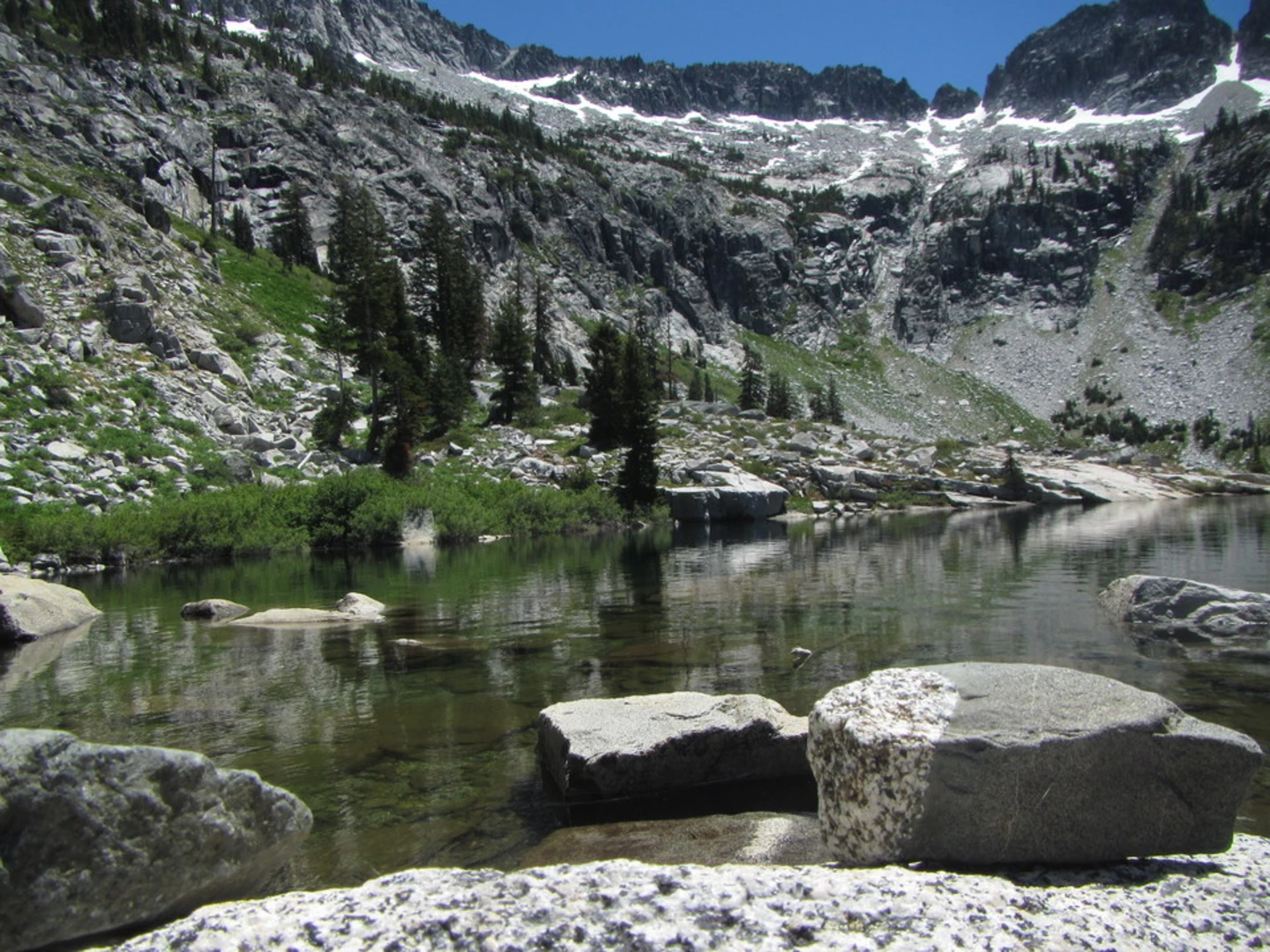 An image depicting the trail Rattlesnake Creek to Papoose Lake Trail via North Fork Trail and its surrounding area.