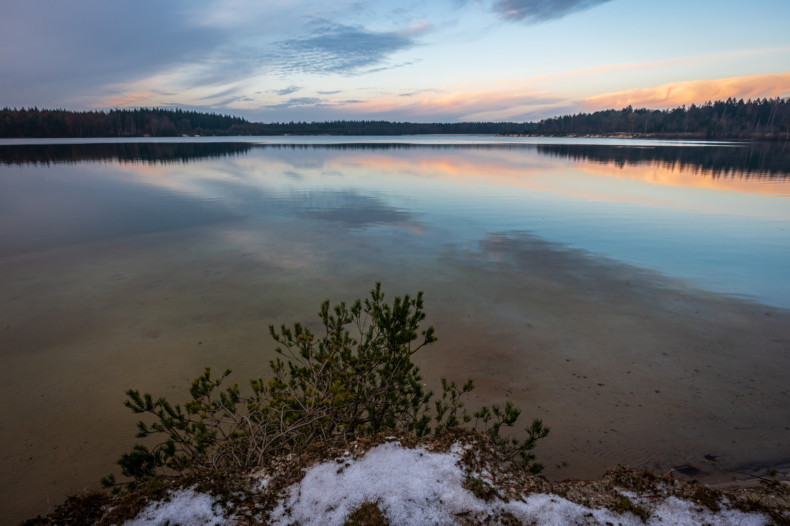 An image depicting the trail Tiel to Gelderse Singel via De Beldert and Lingemeer and its surrounding area.
