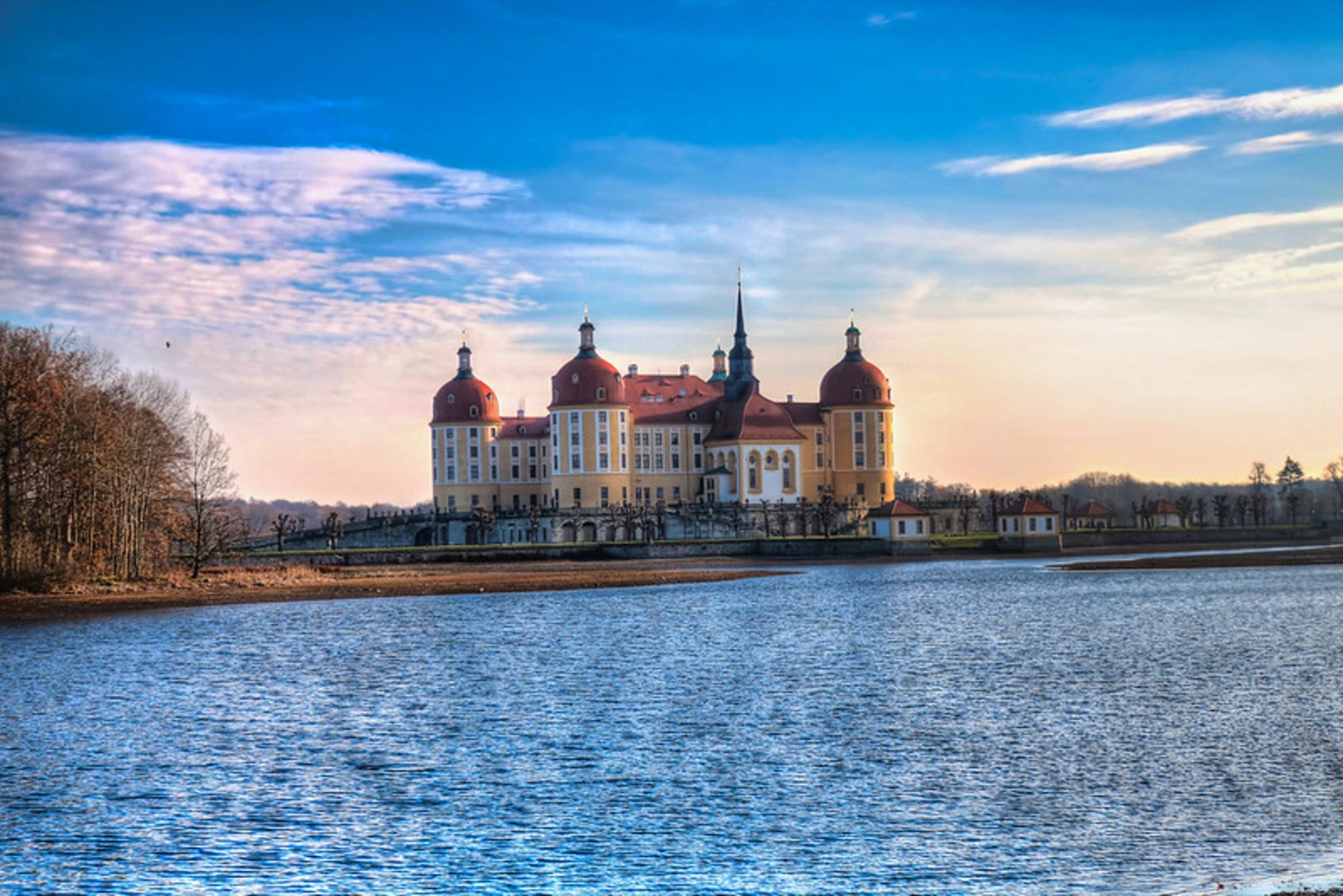 An image depicting the trail MoritzburgCastle, Schwanenteich, Fasanenschlösschen and Großteich Loop via Gelber Punkt and its surrounding area.
