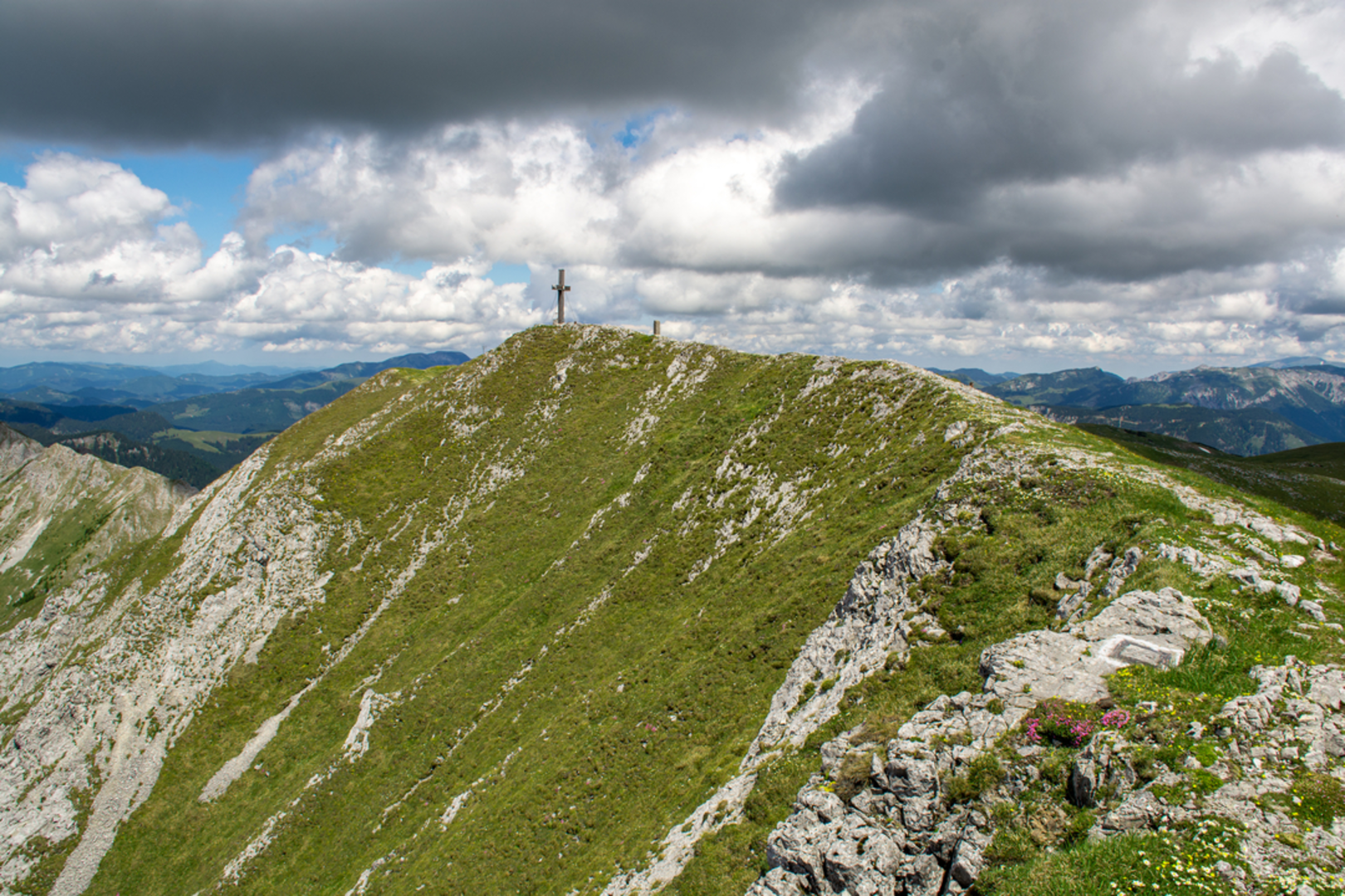 An image depicting the trail Hohe Veitsch Mountain Tour and its surrounding area.