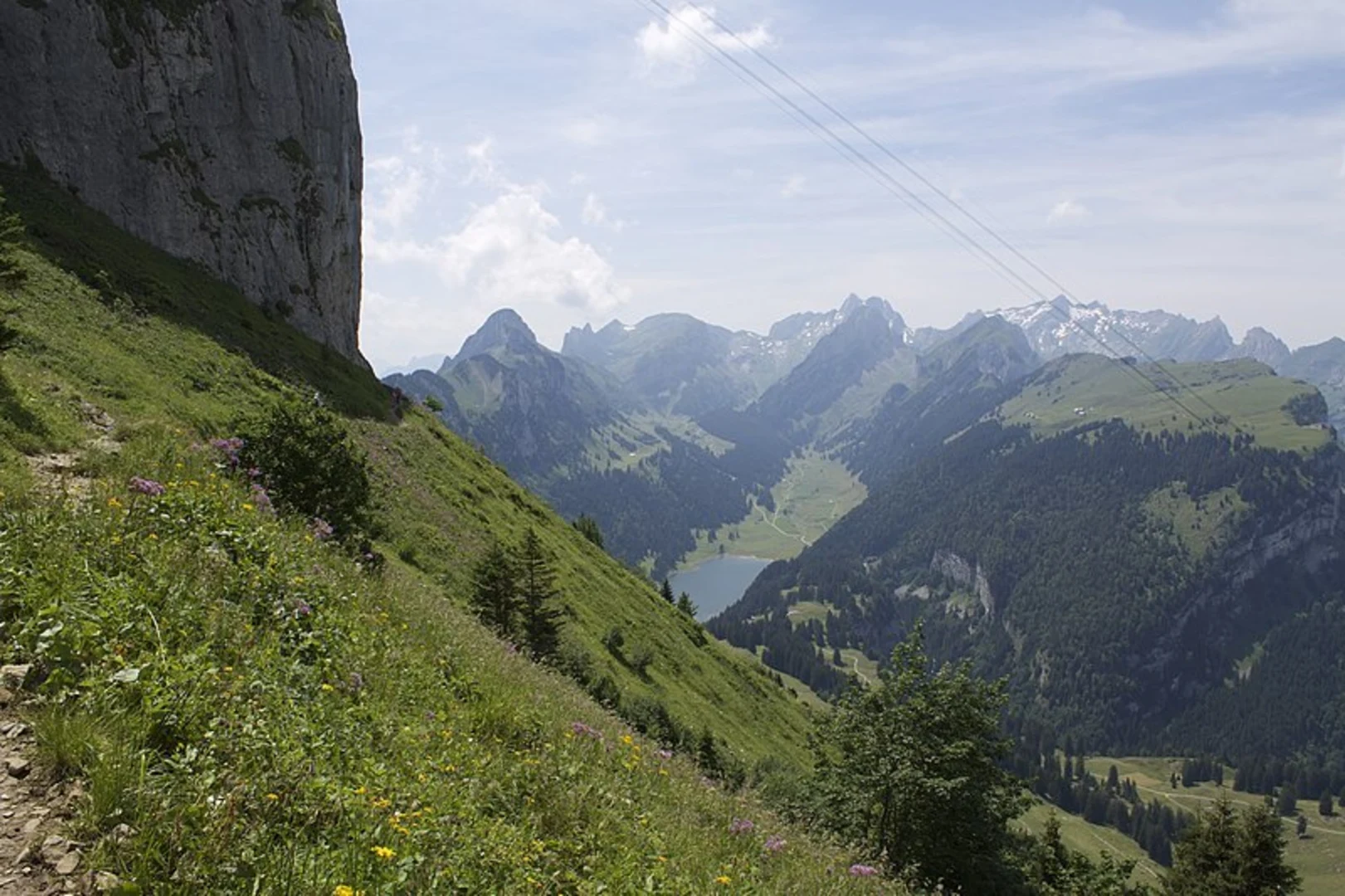 An image depicting the trail Hoher Kasten - Resspass - Brülisau and its surrounding area.