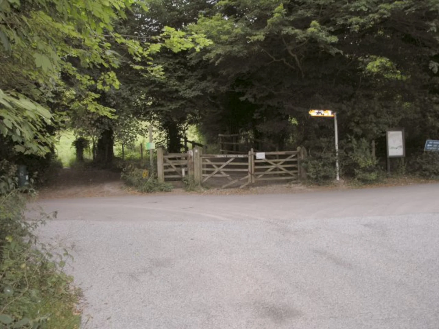 An image depicting the trail Trosley Country Park Loop and its surrounding area.