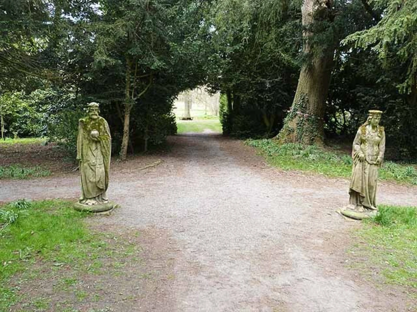 An image depicting the trail Thorp Perrow Arboretum Loop and its surrounding area.