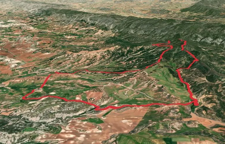 An image depicting the trail From the Alcarria to the Sierra PR CU 48 and its surrounding area.