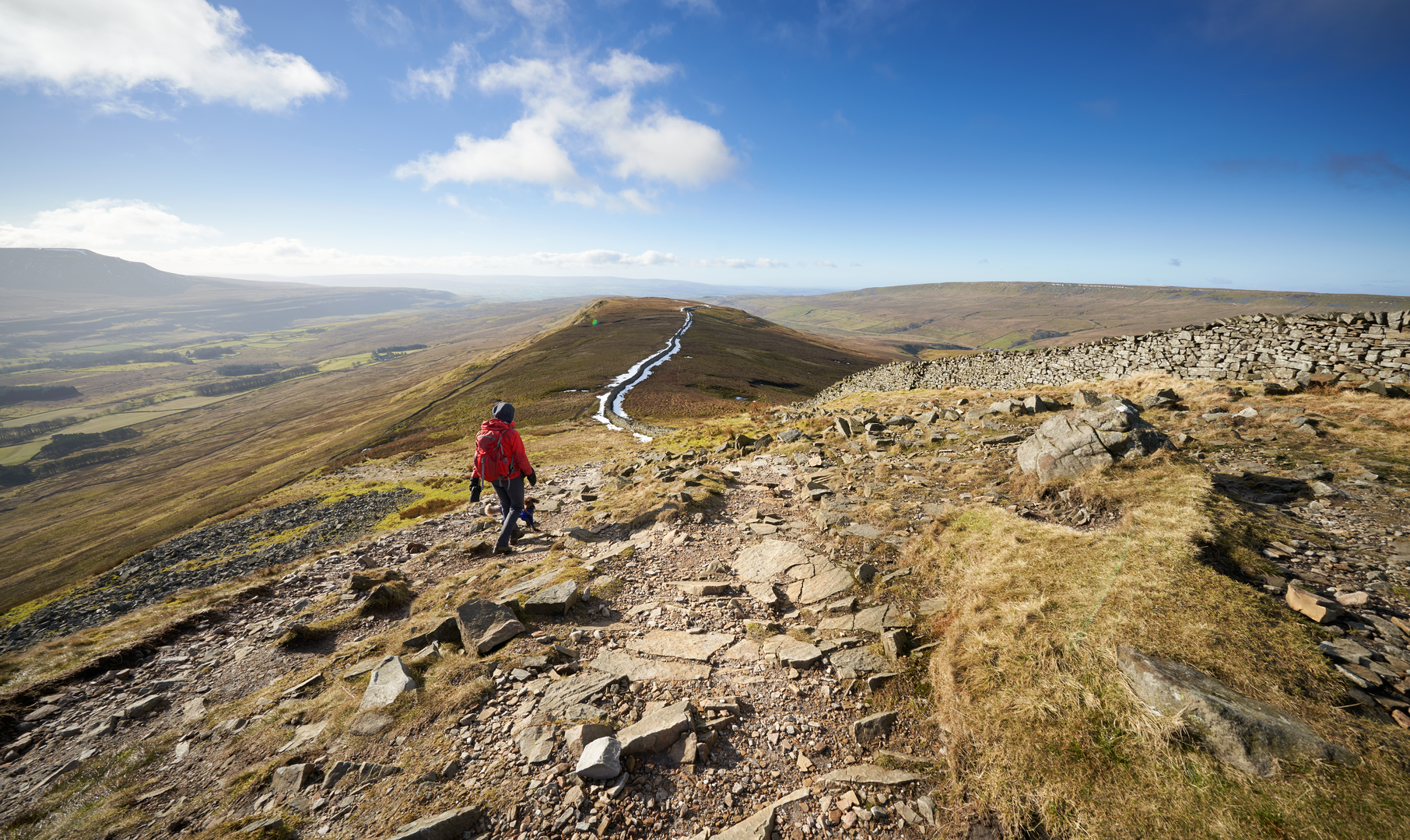 An image depicting the trail Whernside Walk and its surrounding area.