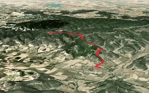 An image depicting the trail Castejón de Valdejasa - Senda del Abejar PR Z 110 and its surrounding area.