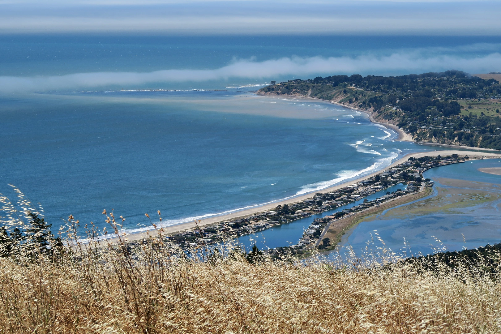 An image depicting the trail Stinson Beach via Dipsea Trail and its surrounding area.