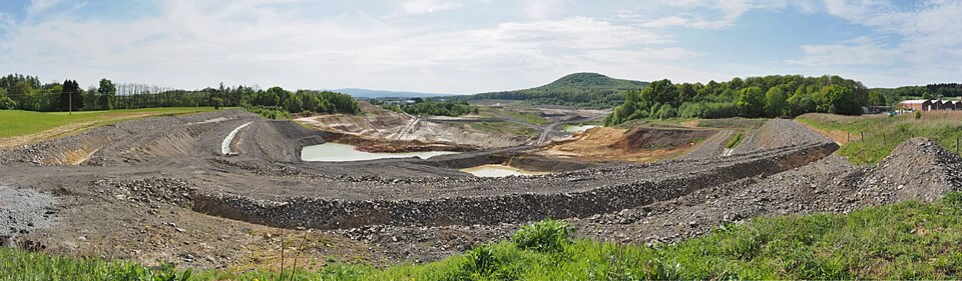An image depicting the trail Letzenberg, Vogelhecke and Tongrube Loop and its surrounding area.