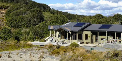 An image depicting the trail Waihohonu Hut to Whakapapa Village and its surrounding area.