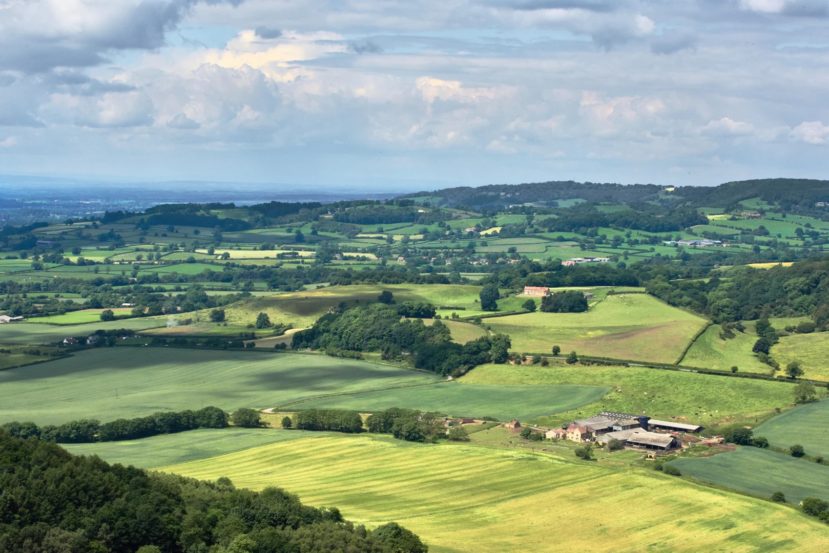 An image depicting the trail Kilburn - Byland Abbey - Sutton Bank and Kilburn White Horse and its surrounding area.