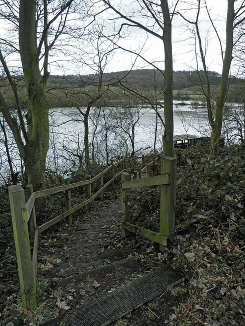 An image depicting the trail Conisbrough North Loop via River Don and its surrounding area.