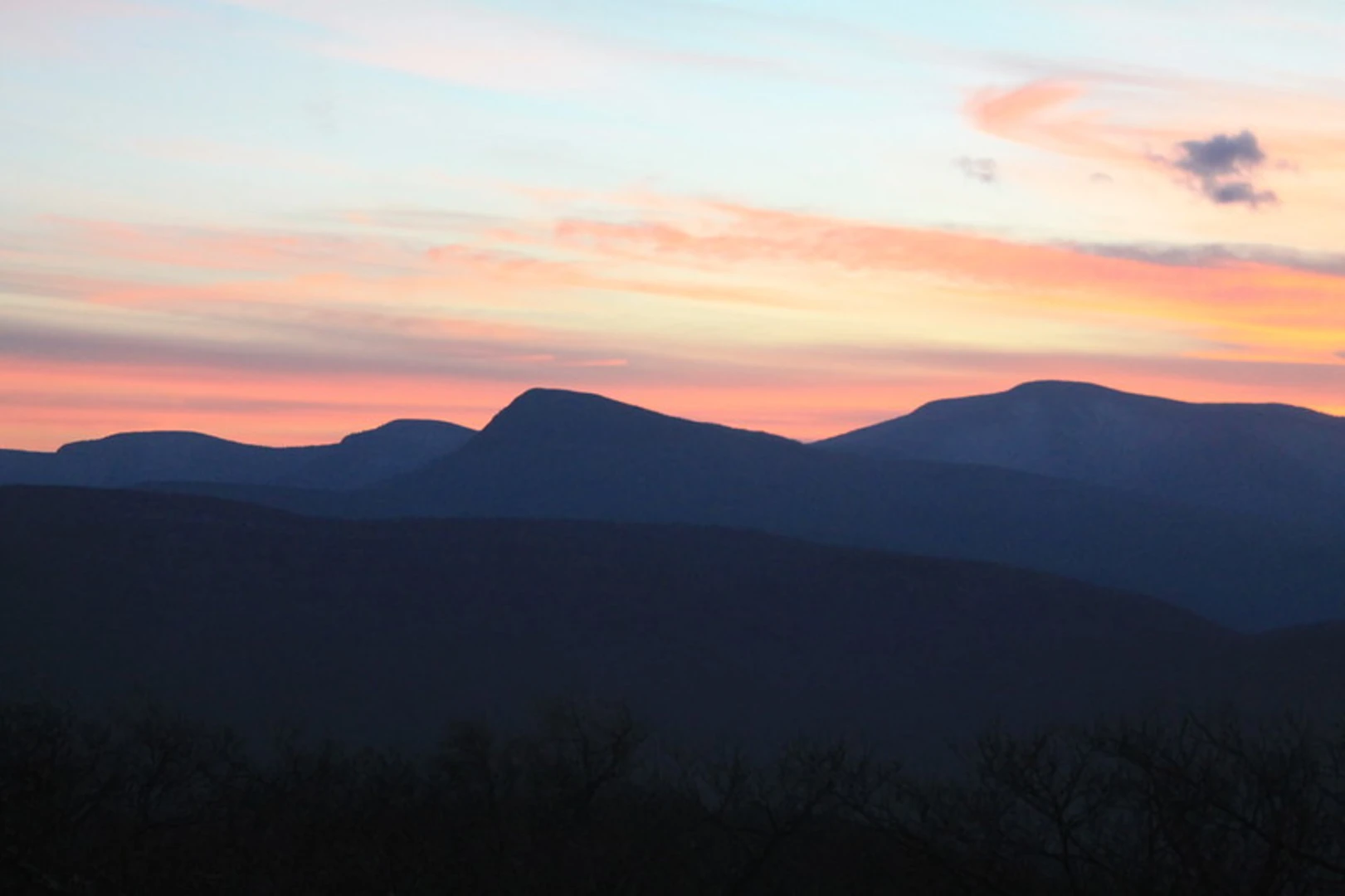 An image depicting the trail Slide Mountain, Wittenberg Mountain and Peekamoose Mountain Loop Trail and its surrounding area.