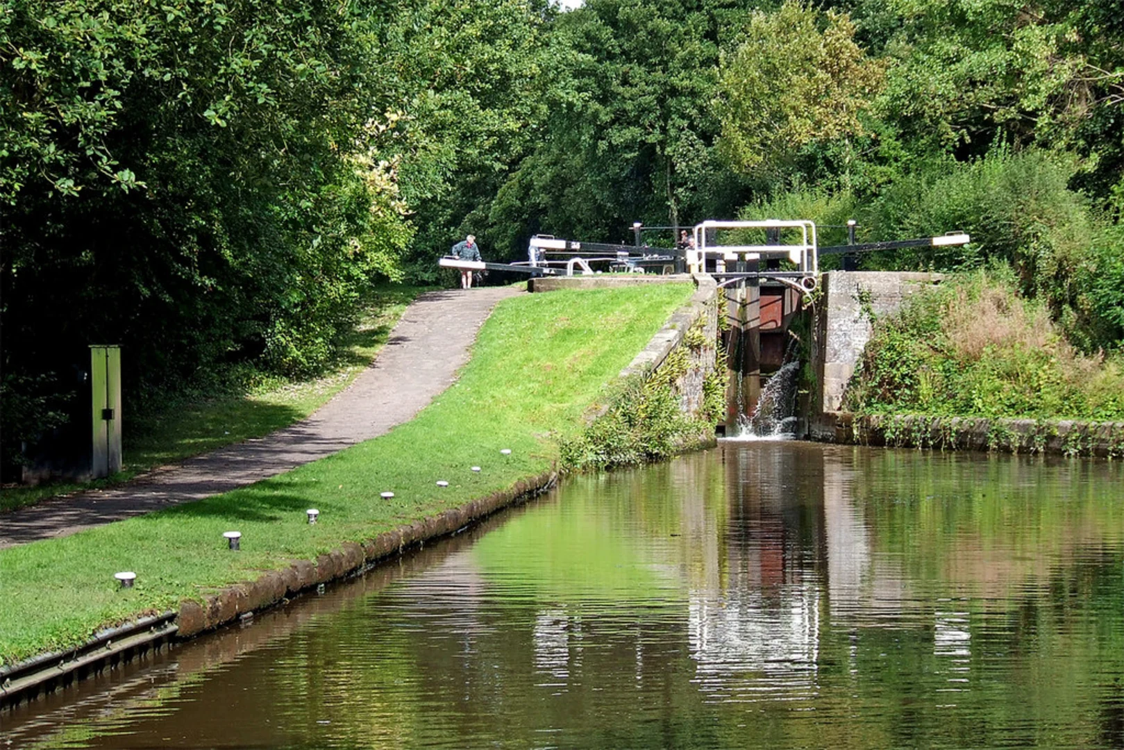 An image depicting the trail Hem Heath Wood Nature Reserve and Trent and Mersey Canal Loop and its surrounding area.