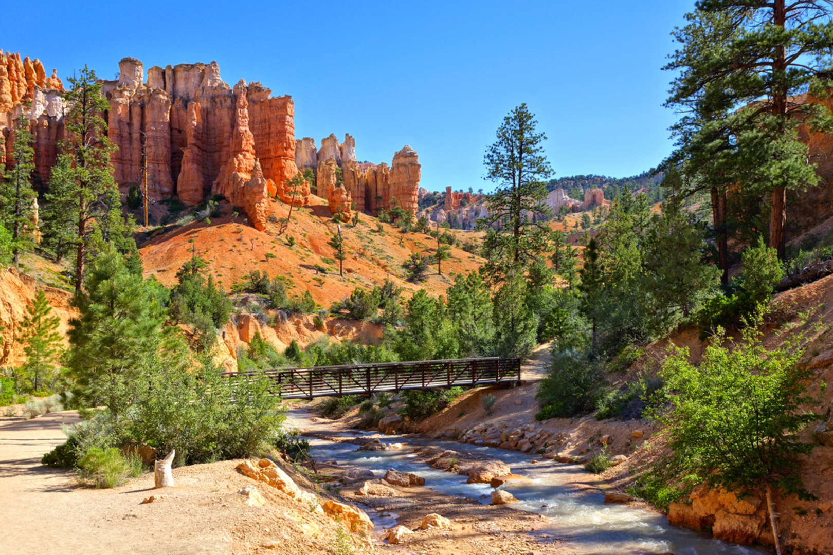 An image depicting the trail Mossy Cave Turret Arch and Little Windows Trail and its surrounding area.
