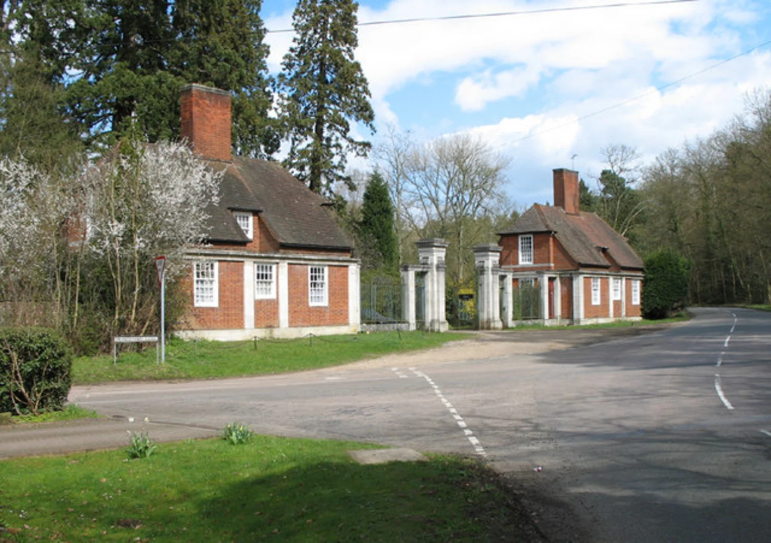 An image depicting the trail Rushmere Country Park and its surrounding area.
