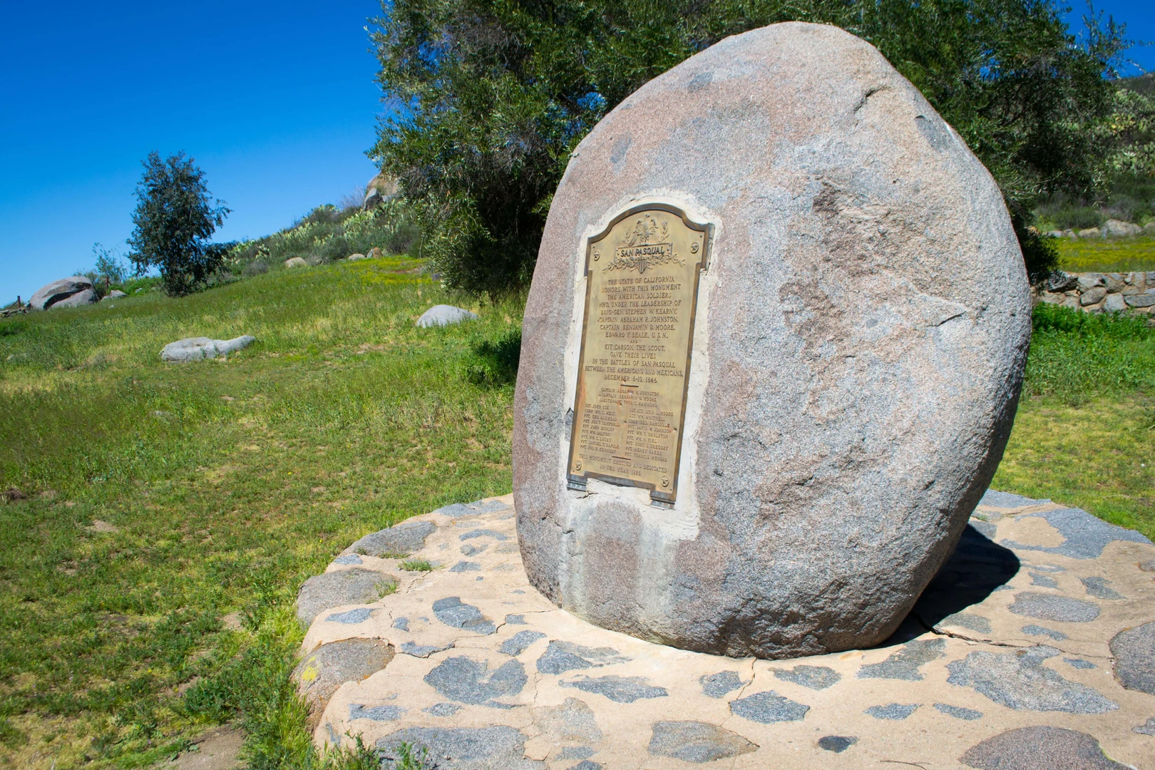 An image depicting the trail San Pasqual Battlefield State Historic Park and its surrounding area.