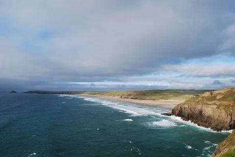 An image depicting the trail Perranporth to Holywell Walk and its surrounding area.