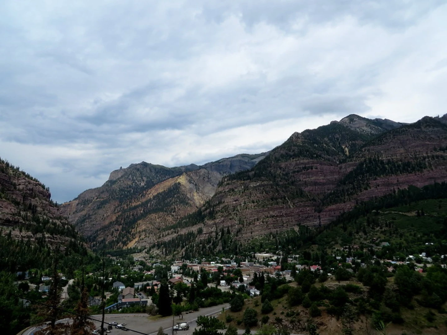 An image depicting the trail Cascade Mountain from Dexter Creek and its surrounding area.