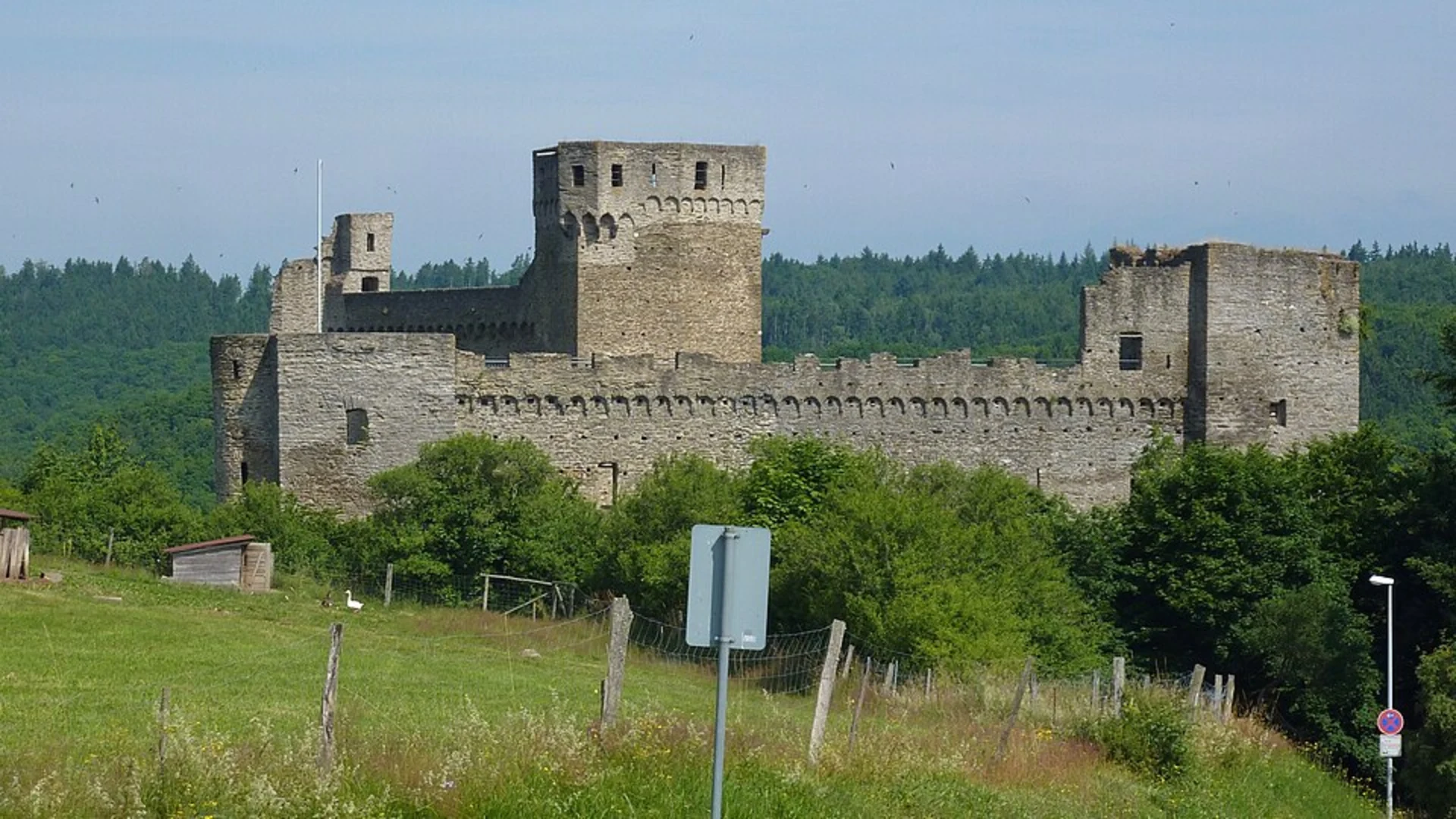 An image depicting the trail Sebnitztal Weg and Kamenz - Kuhstall Loop and its surrounding area.