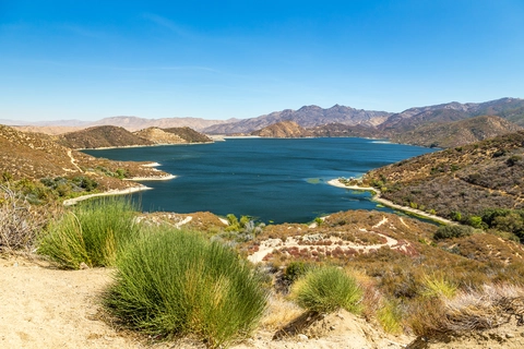 An image depicting the trail Silverwood Lake via Pacific Crest Trail and its surrounding area.
