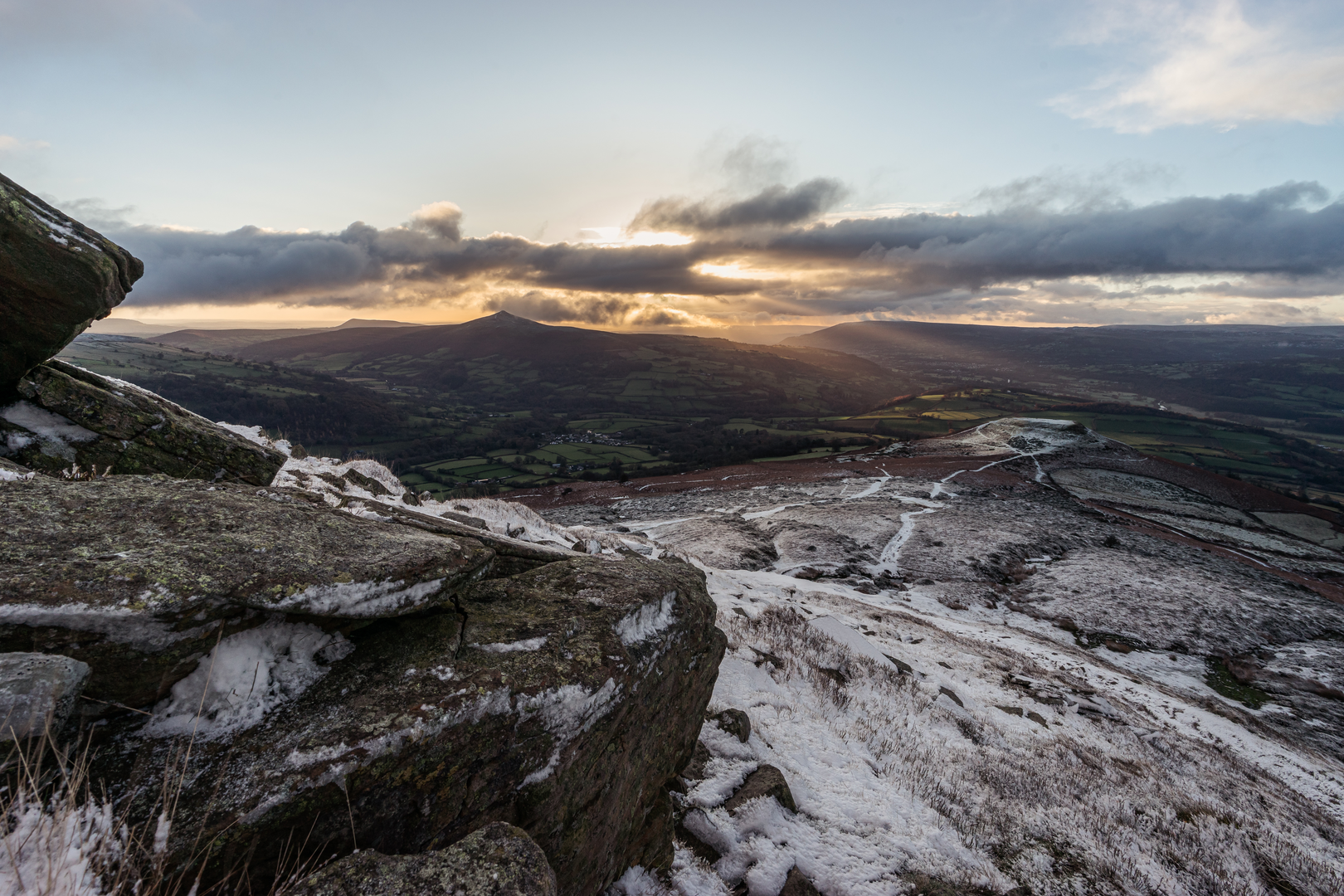 An image depicting the trail Crickhowell to Table Mountain and its surrounding area.